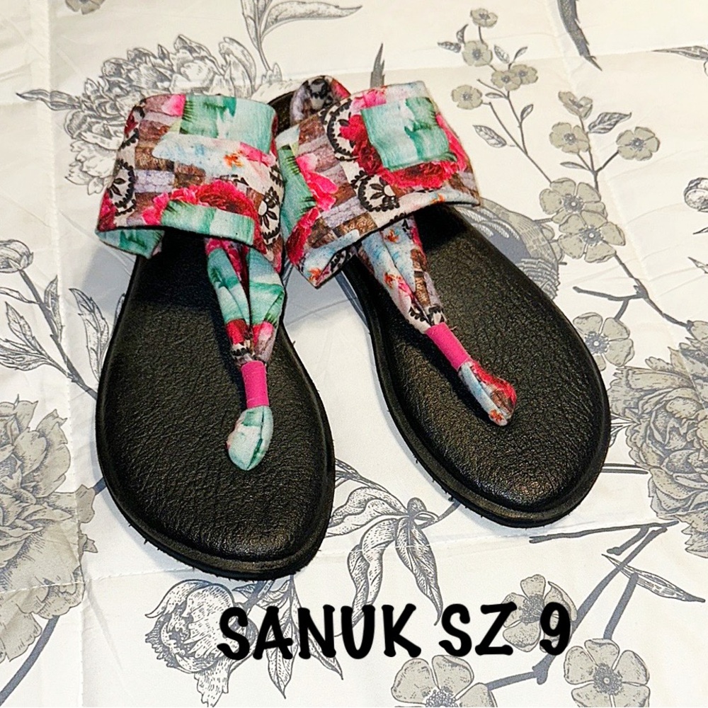 Sanuk Yoga Sling Back Sandals Vibrant Thong Style NWOT SZ 9